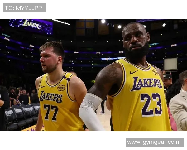 76人对决湖人NBA经典对抗赛再度上演球迷热情高涨期待精彩表现